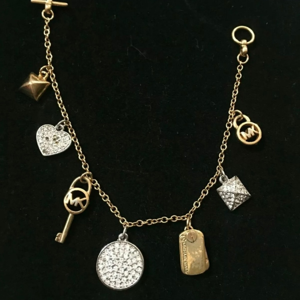 MK MICHAEL KORS GORGEOUS BRACELET MULTI CHARM SAYS MK TOGGLE CLOSURE GOLDTONE